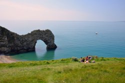 Having a Picnic at Durdle Door Wallpaper