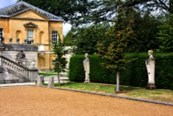 Terms Denote a Garden Boundary at Chiswick House Wallpaper