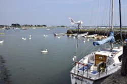 An arm of Chichester Harbour at Emsworth Wallpaper