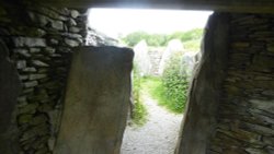 Capel Garmon Burial Chamber, Betws-y-coed, Conwy Wallpaper