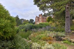 Doddington Place Garden Wallpaper