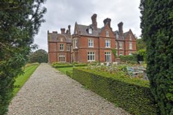 Doddington Place Wallpaper