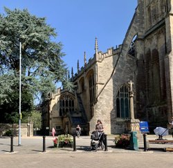 The Church of St. Peter the Evangelist, Cirencester. Wallpaper