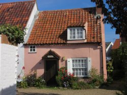 Lovely cottage in Southwold Wallpaper