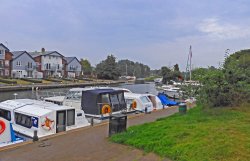 Loddon Marina in the River Chet Wallpaper