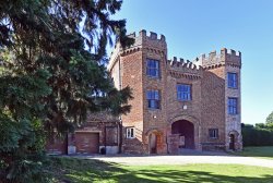 The Gatehouse at Lullingstone Castle Wallpaper