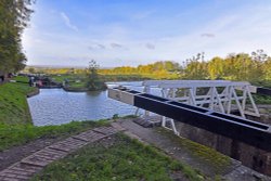Caen Hill Locks, Devizes Wallpaper