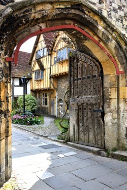 St Swithun's Gate (into Winchester Cathedral Precinct).
