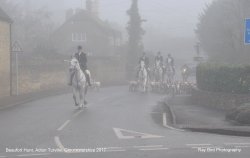Beaufort Hunt, Fox & Hounds Meet, Acton Turville, Gloucestershire 2017 Wallpaper