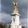 this is a statue in front of Buckingham palace. London