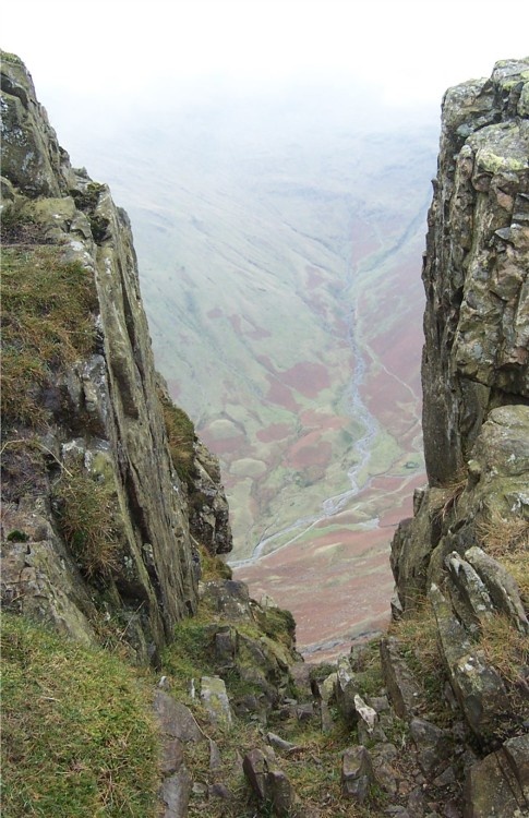 Overlooking Langdale Valley from Pike o Stickle