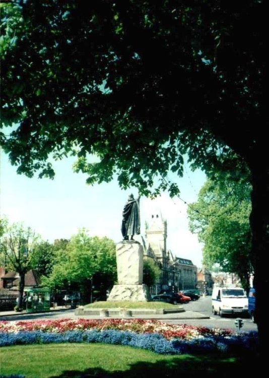 King Alfred's Statue and Guildhall in Winchester