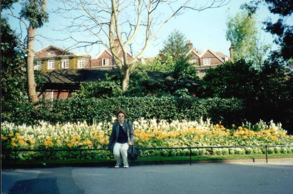 London - Regent`s Park, Queen Mary`s Gardens, May 2001
