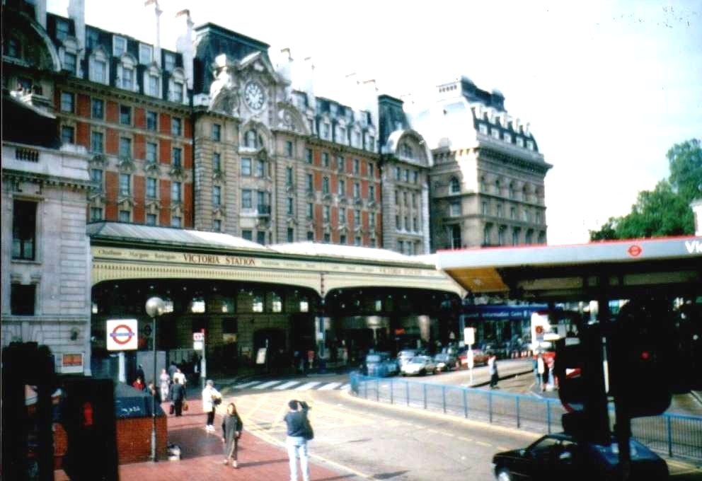 London - Victoria Station, May 1998