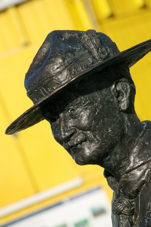 The Baden-Powell bronze on Poole Quay