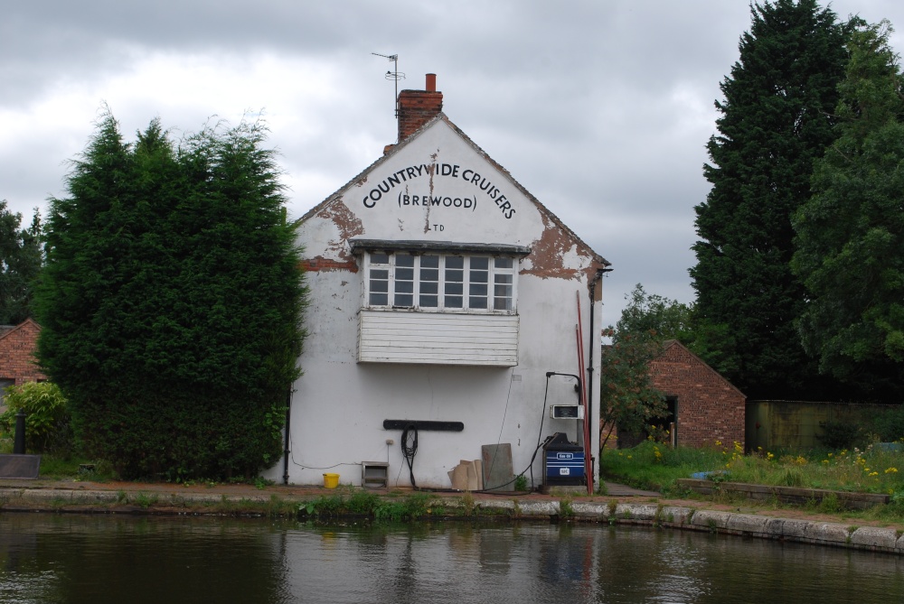 Building by the Shropshire Union Canal