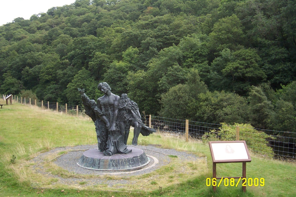 The statue to Shelley at the visitor's centre