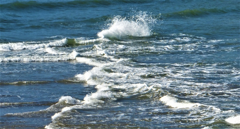 Clashing of Tides