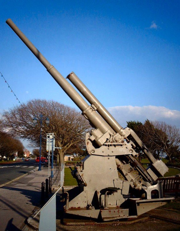 AA Gun outside D-Day Museum in Southsea, Hampshire.
Taken:  10th April 2006