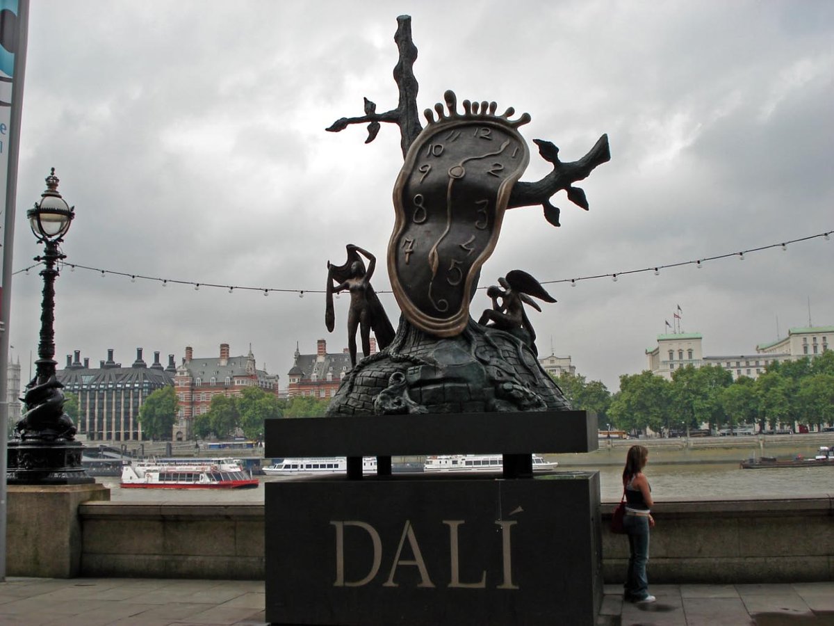 London - Dali in front of the Eye