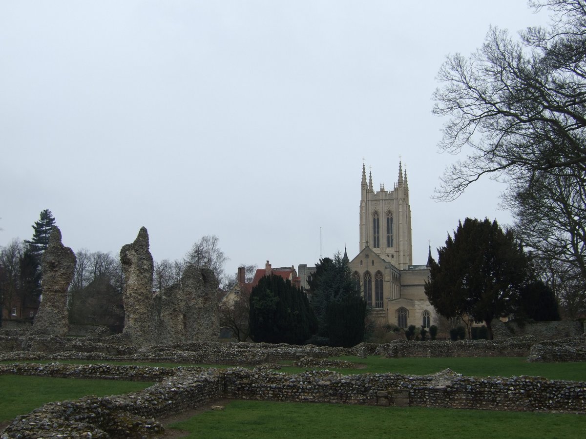 St Edmundsbury Cathedral from the Abbey garden