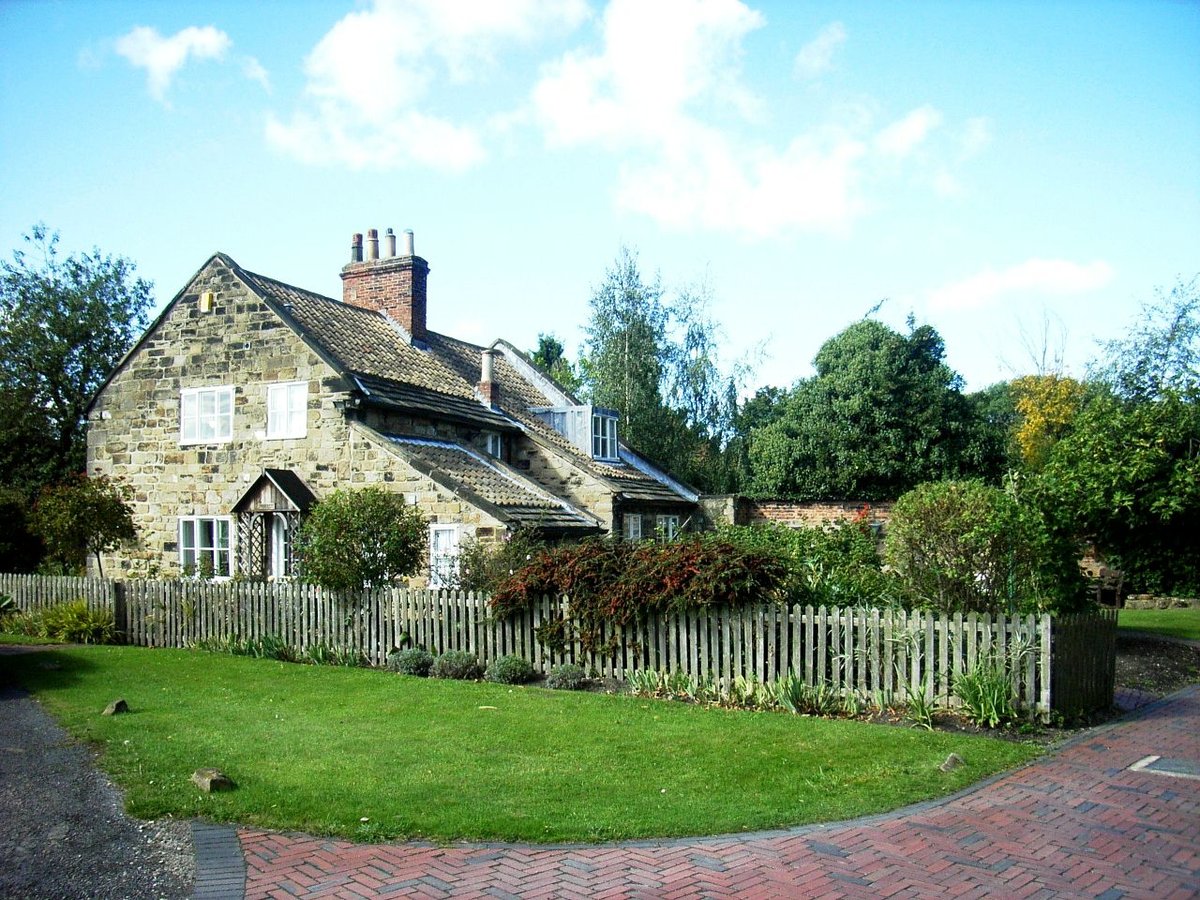 Briar and Vine Cottages, Heath