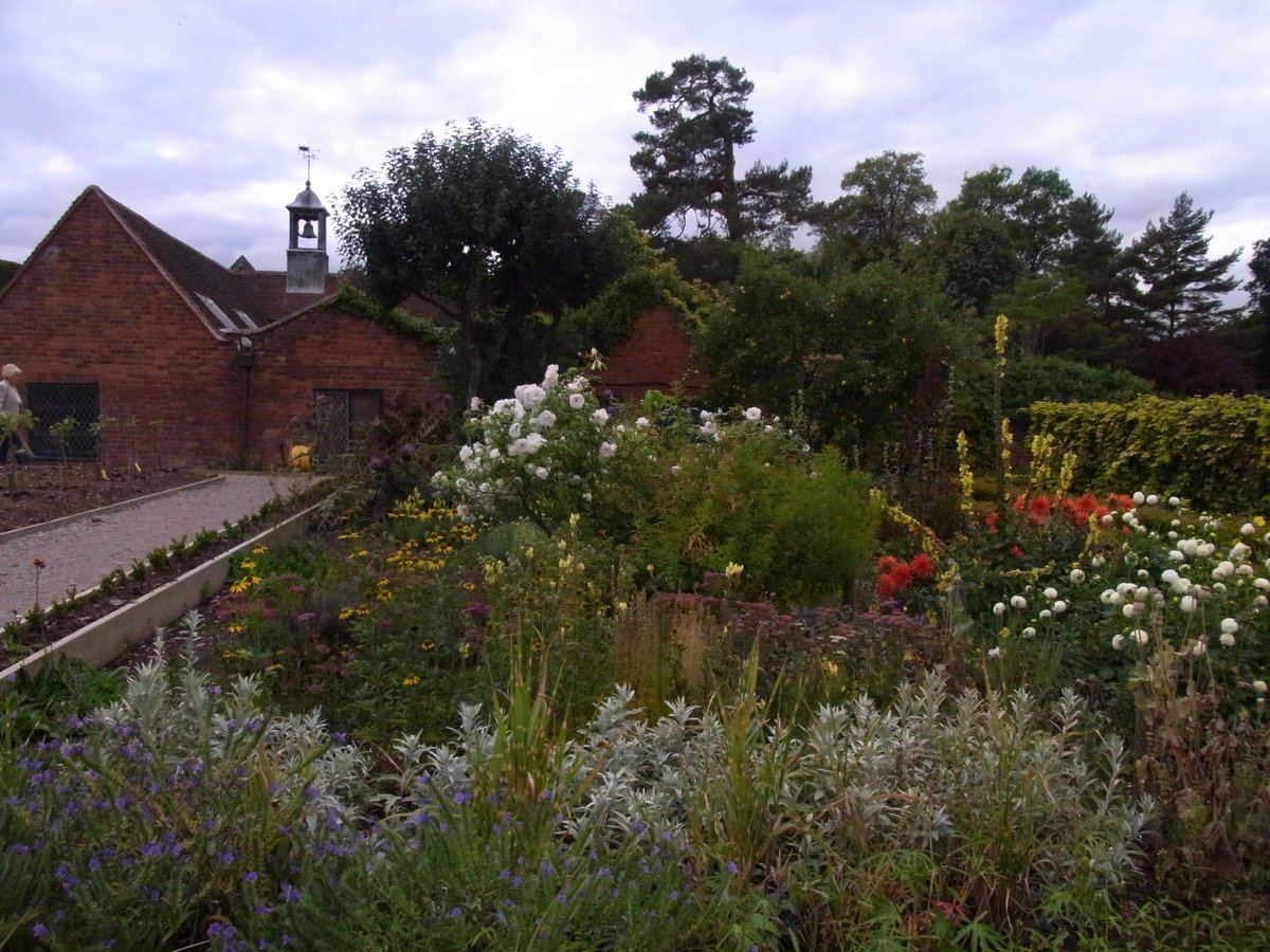 Walled garden, Packwood House