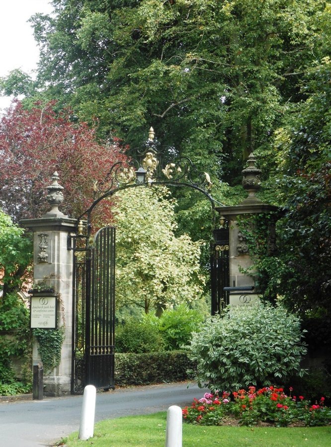 The gates of Dunchurch Park Hotel