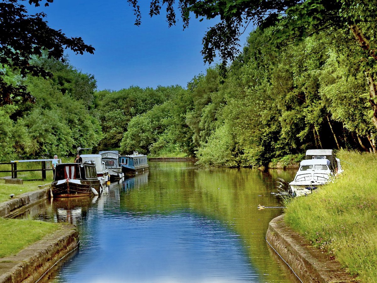 "Leeds Liverpool canal in Wigan" by Austin Donnelly at