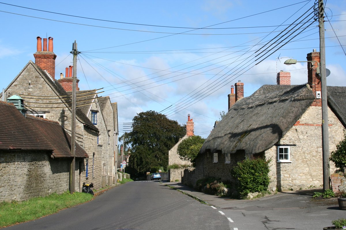 An ancient thatched cottage in Cumnor