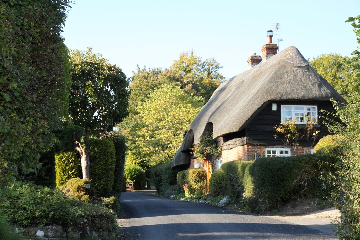 Traditional thatched cottage in Chaddleworth