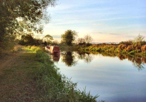 A still canal at Midgham