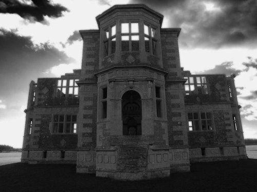 Lyveden New Bield