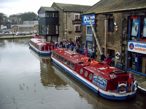 Disembarking from The Boat Trip, Leeds and Liverpool Canal Skipton