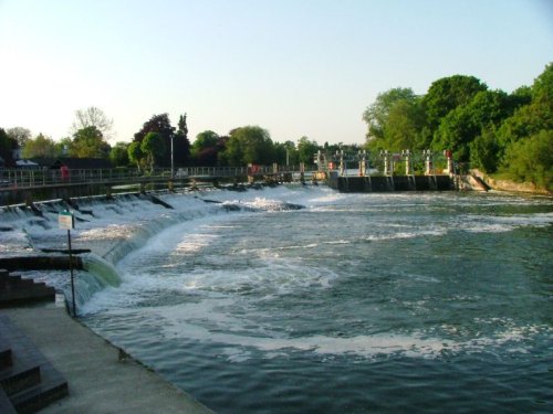 Boulters Weir. Ray Mill Island. Maidenhead. Berkshire.