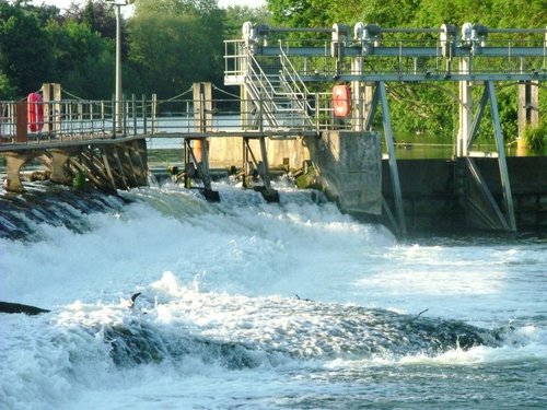 Another view of Boulters Weir, Ray Mill Island in Maidenhead.