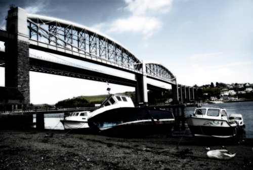 THE BRUNEL RAIL BRIDGE AND TAMAR ROAD BRIDGE, FROM THE 'WATERFRONT' AT SALTASH. JULY 2005