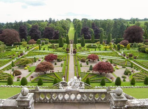 Drummond Castle Gardens