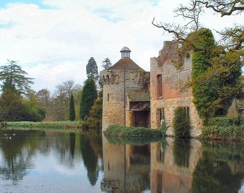 A picture of Scotney Castle