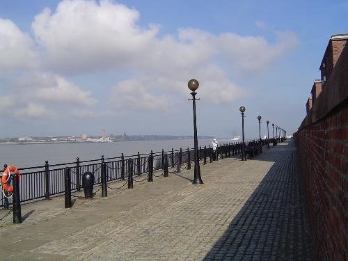 Riverside Walkway, Liverpool. September, 11th, 2005.