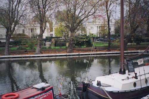 Walking along the Canal from Camden Town to Lisson Grove. Picture taken in Mid May, 2005
