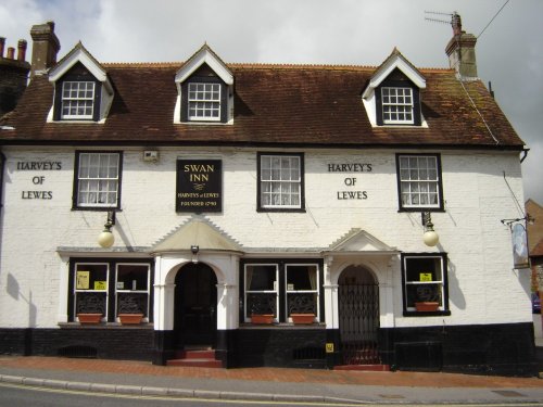 The Swan Inn, Lewes. Traditional public house. Serves bitter and ale brewed in the towns brewery.