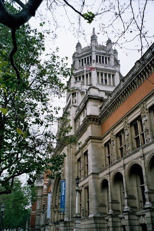 London - Victoria and Albert Museum, June 2005