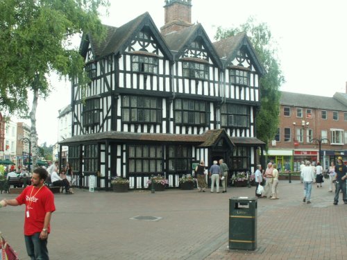 The Black and White House Museum