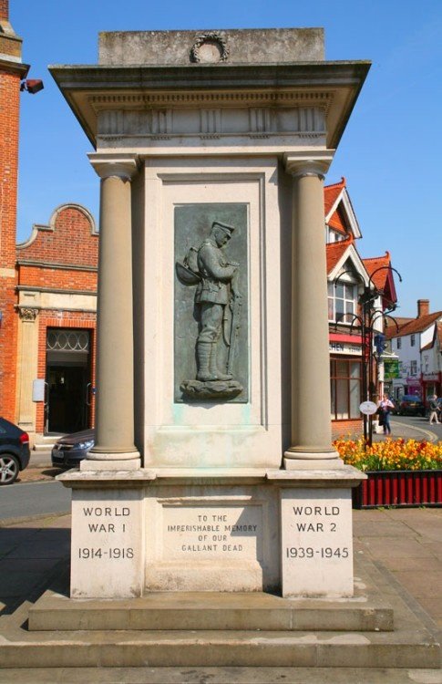 Monument to the heroes of WWI and WWII, Abingdon, Oxfordshire.