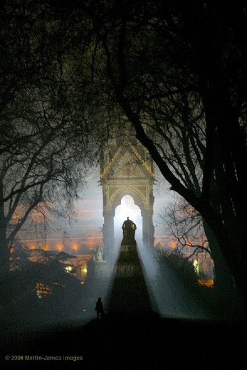 London Royal Albert Hall, Albert Memorial, Hyde Park, in the fog! Dec 20th 2006