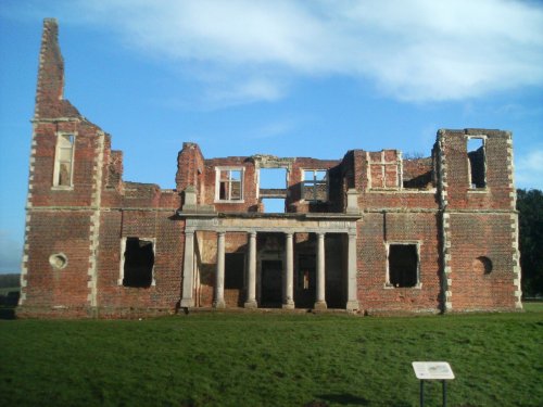 side picture of the remains of Houghton House, Bedfordshire