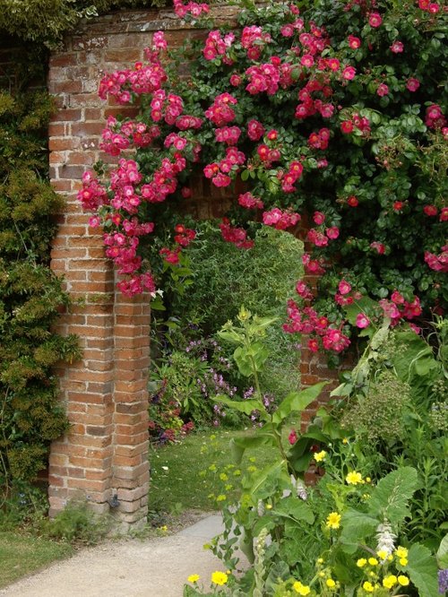 Gate to Packwood House