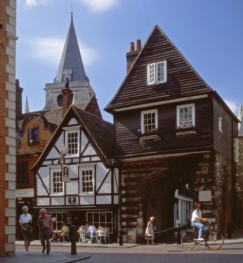 College Gate, Rochester High Street
