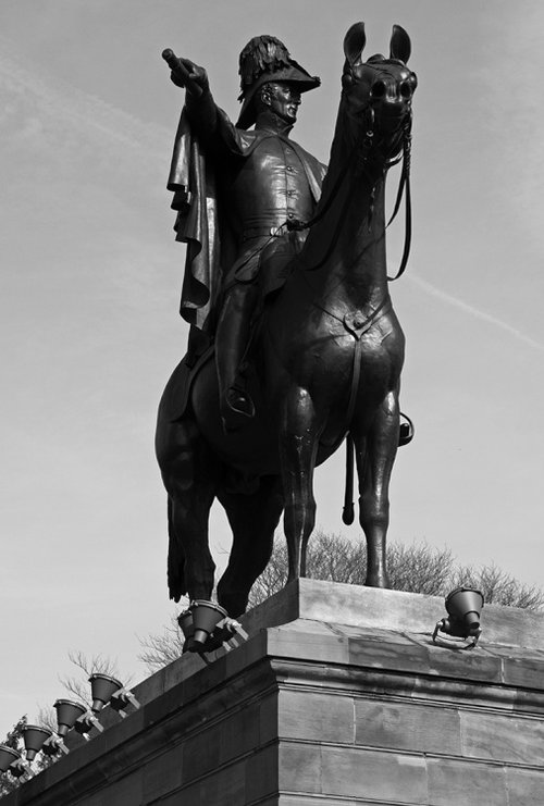 Duke of Wellington's Statue - end view - Aldershot